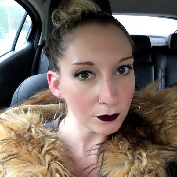 Meet your Posher, Ashley - Picture 1 of 1